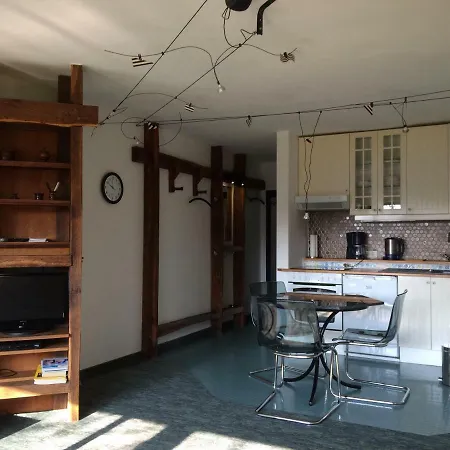 Idyllische Stadtrandwohnung شقة *